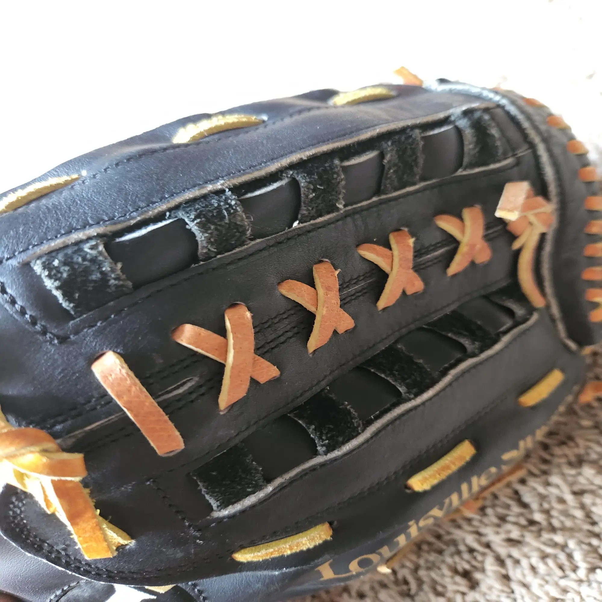 Louisville Slugger Right Hand Throw The Softballer Softball Glove 13.5" 7 Louisville Slugger Right Hand Throw The Softballer Softball Glove 13.5" - Image 5