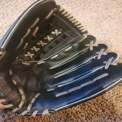 Louisville Slugger Right Hand Throw Dynasty Softball Glove 13" Game Ready. NICE Glove -Bats shop 300689fb237a4b87 original