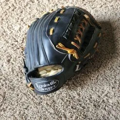 Louisville Slugger Right Hand Throw The Softballer Softball Glove 13.5"